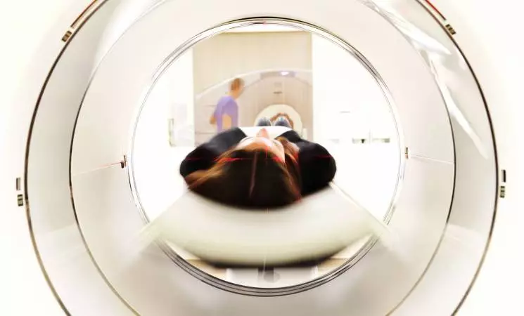 Miért fontos a hallásjavító implantátum MRI biztonsága?