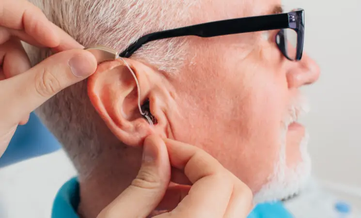 Tény kontra fikció: a hallókészülékkel kapcsolatos általános tévhitek