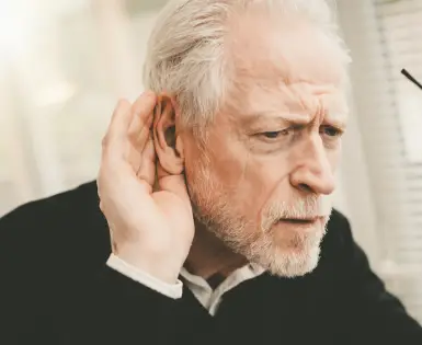 Hogyan változik az életkorral a hallásunk?